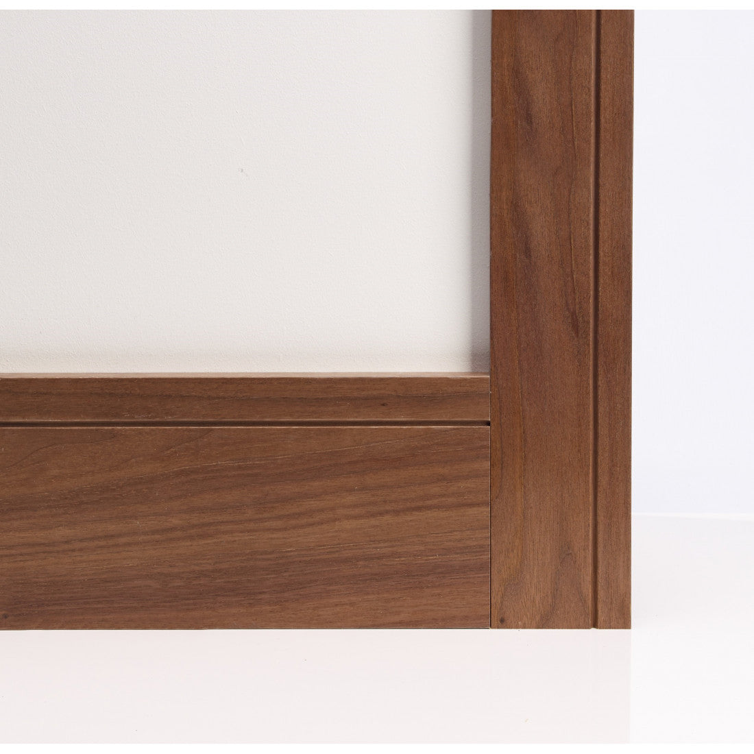 Walnut-Shaker-Architrave-L-1100x1100w